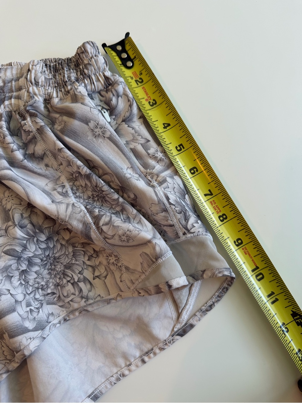 Lululemon Hotty Hot 4” Running Shorts Mini Twine White Floral Size 6 Tennis Yoga - Picture 10 of 12
